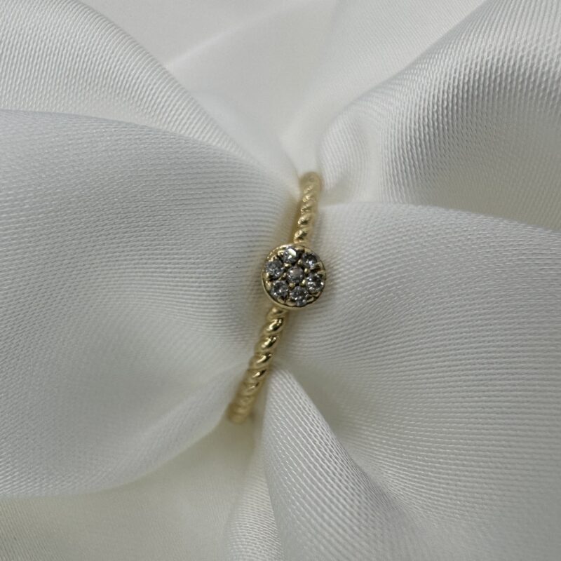 טבעת אלגנטית ועדינה מזהב 14 קראט ויהלומים טבעיים