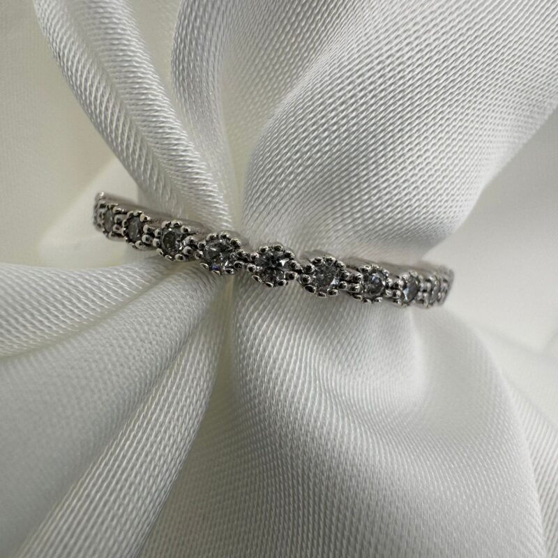 טבעת מזהב לבן 14 קראט עם 15 יהלומים טבעיים